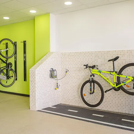 海蓝俱乐部酒店 3*